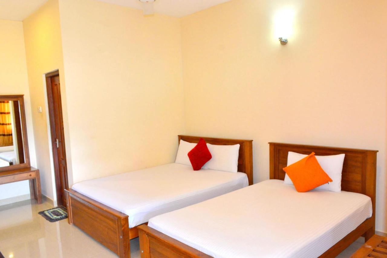 Ud Garden Hotel Kataragama Luaran gambar